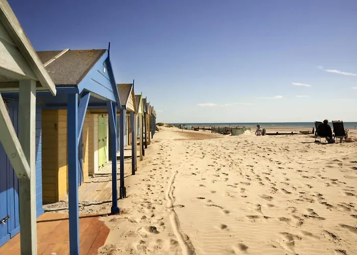 Superior House For 6 Near Beach W Parking Garden