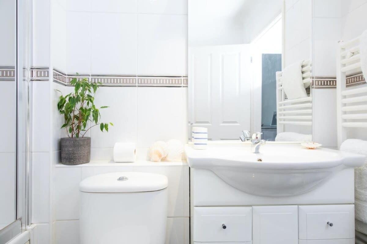 Superior House For 6 Near W Parking Garden West Wittering
