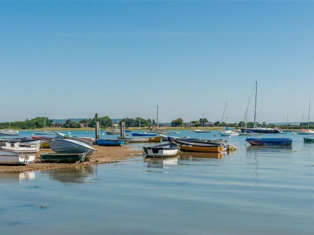 Superior House For 6 Near W Parking Garden Holiday home *