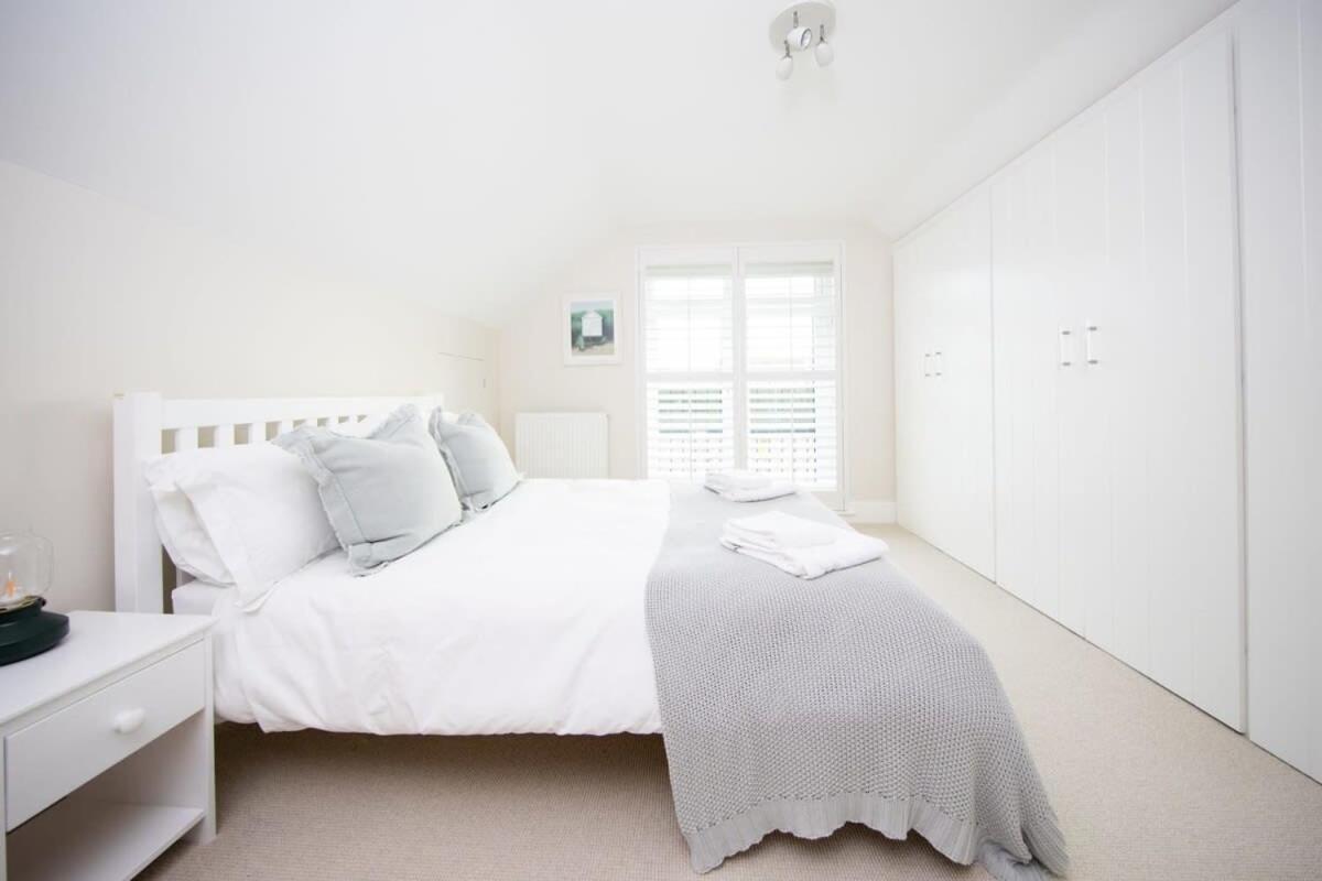 Superior House For 6 Near W Parking Garden Holiday home *