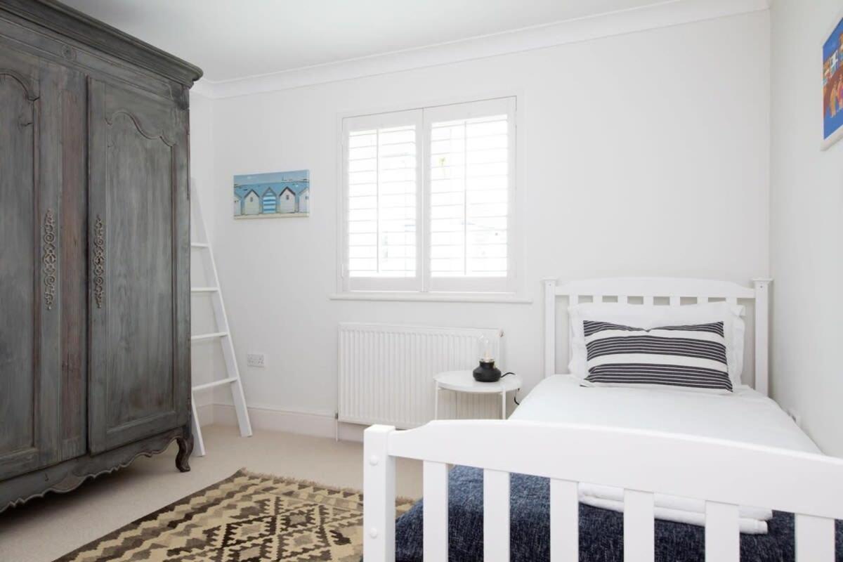 Superior House For 6 Near W Parking Garden Holiday home