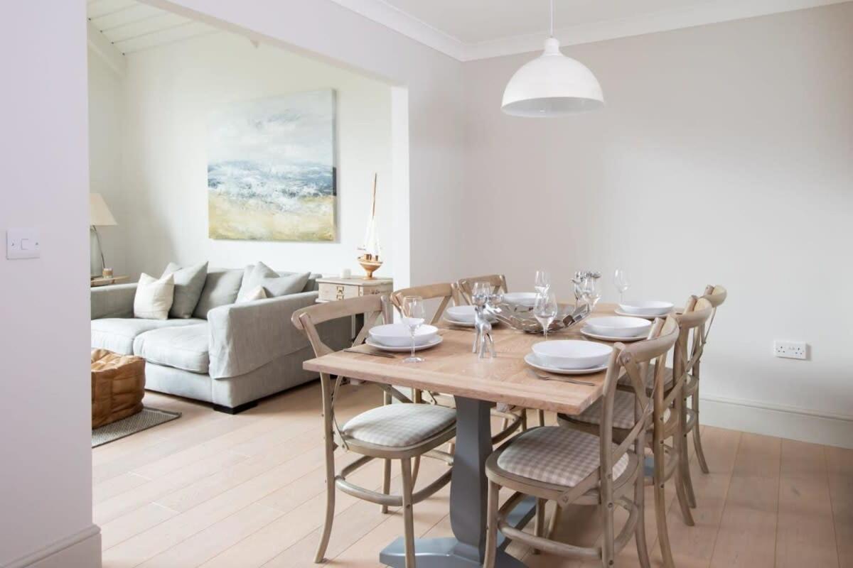 Superior House For 6 Near W Parking Garden Holiday home *