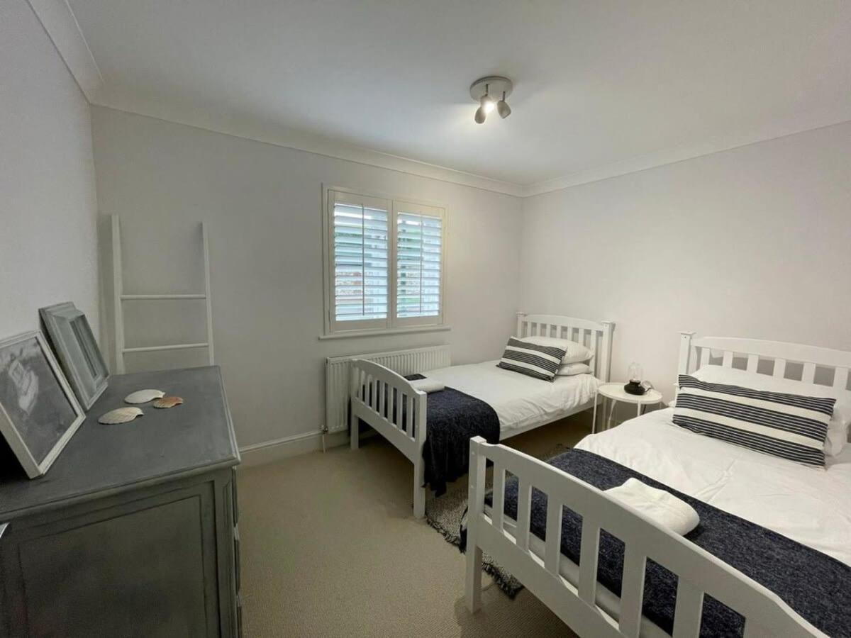 Сasa de vacaciones Superior House For 6 Near W Parking Garden West Wittering